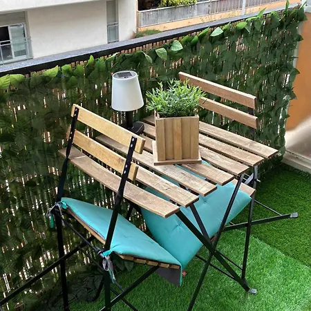 Lumineux Avec Balcon A *