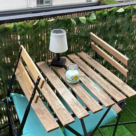 Lumineux Avec Balcon A *